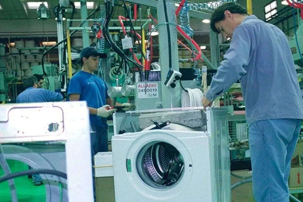 Empresa de electrodomésticos echó a 200 operarios en un pueblo donde Milei sacó el 82% de los votos