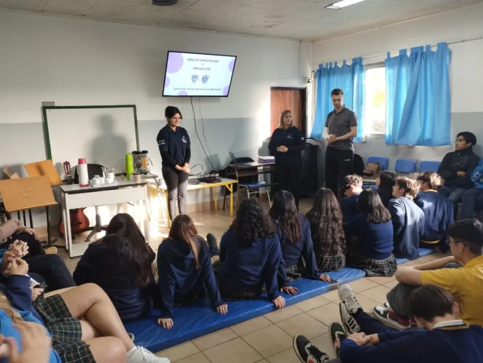 Comisaría de la Familia de Bariloche inició ciclo de charlas preventivas sobre relaciones sanas y sin violencia