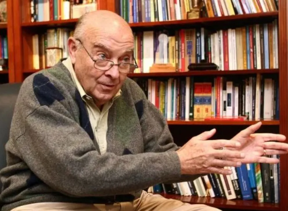 Cavallo estima que el dólar podría llegar a los $1.300 si se levanta el cepo