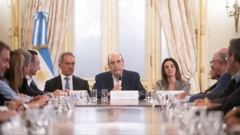 El Gobierno acordó descuentos para el sector turistico durante la temporada baja