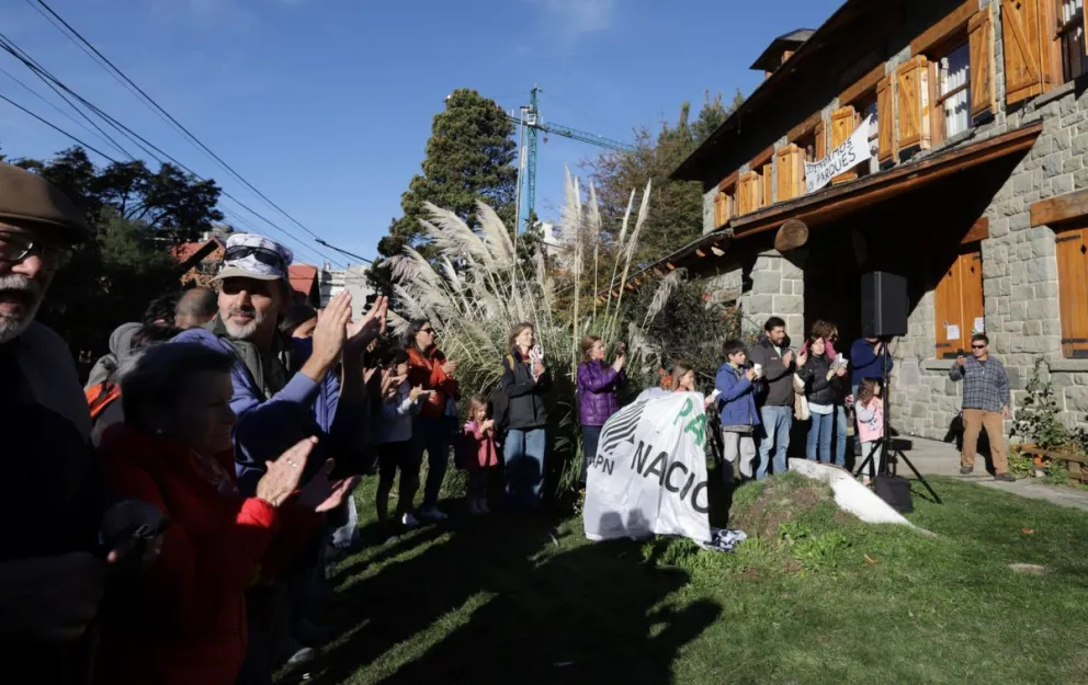 Se reincorporó a otra trabajadora del Parque Nacional Nahuel Huapi, pero todavía hay casos pendientes