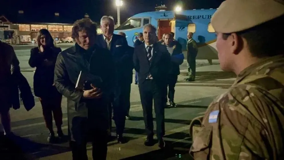 Milei fue el protagonista de la película en Bariloche… ¿pero en el papel de héroe o en el de villano?