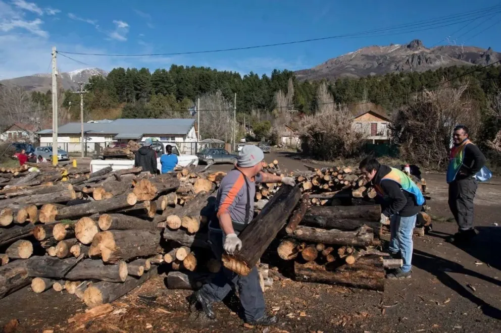 El municipio confirmó que realizará la entrega de leña del Plan Calor a todos los barilochenses