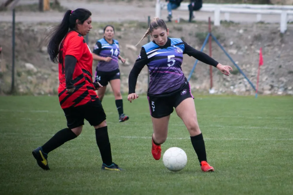 Fénix goleó al último campeón