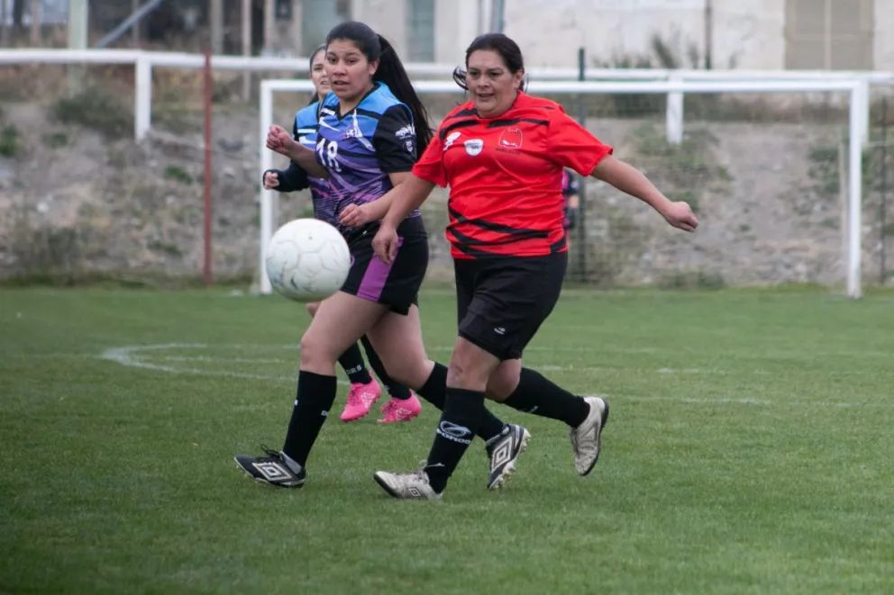 Luego de la suspensión, hay fútbol femenino 