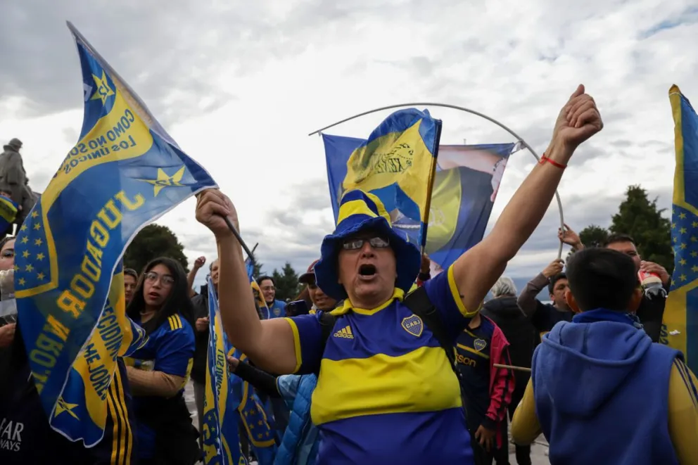 Los bosteros de Bariloche festejaron el triunfazo sobre River en el Centro Cívico