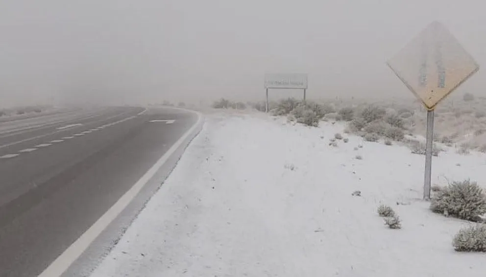 Llegaron las primeras neviscas en Ruta 23 y advierten por nevadas para esta semana en Ruta 40