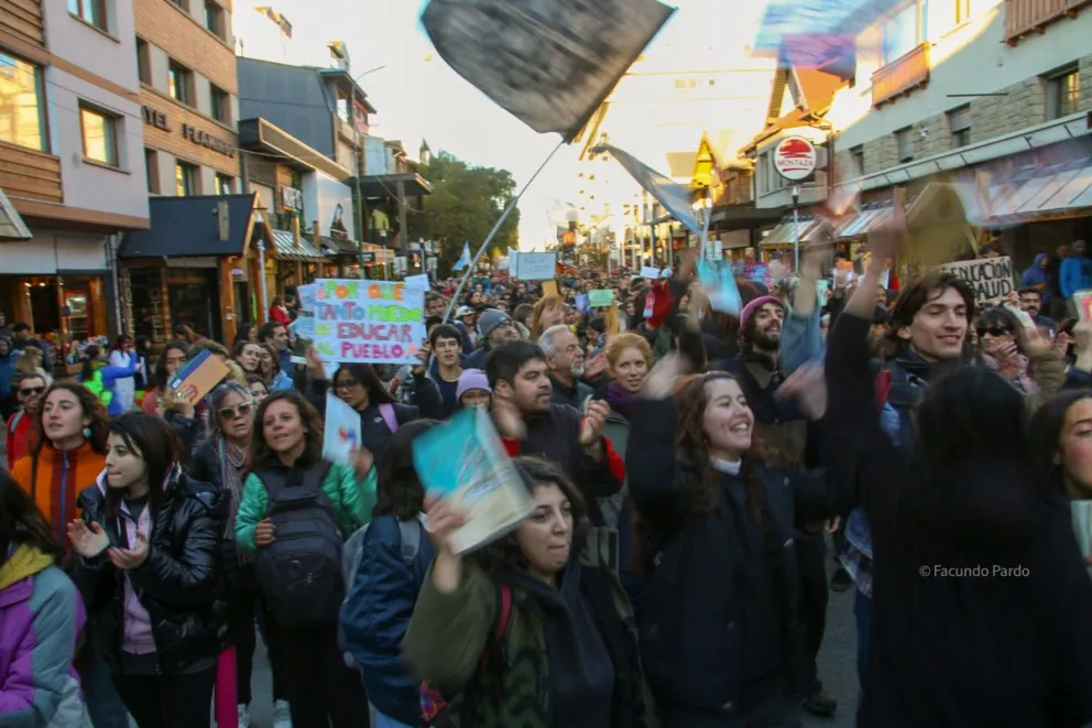 Video: Así estaba el Centro Cívico por la marcha universitaria