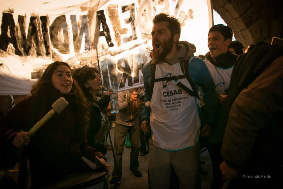 Universidades en Bariloche se suman al paro nacional "en defensa de la universidad pública"