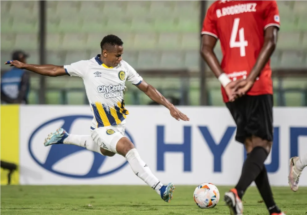 Central rescató un empate en su visita a Caracas y no se baja de la pelea