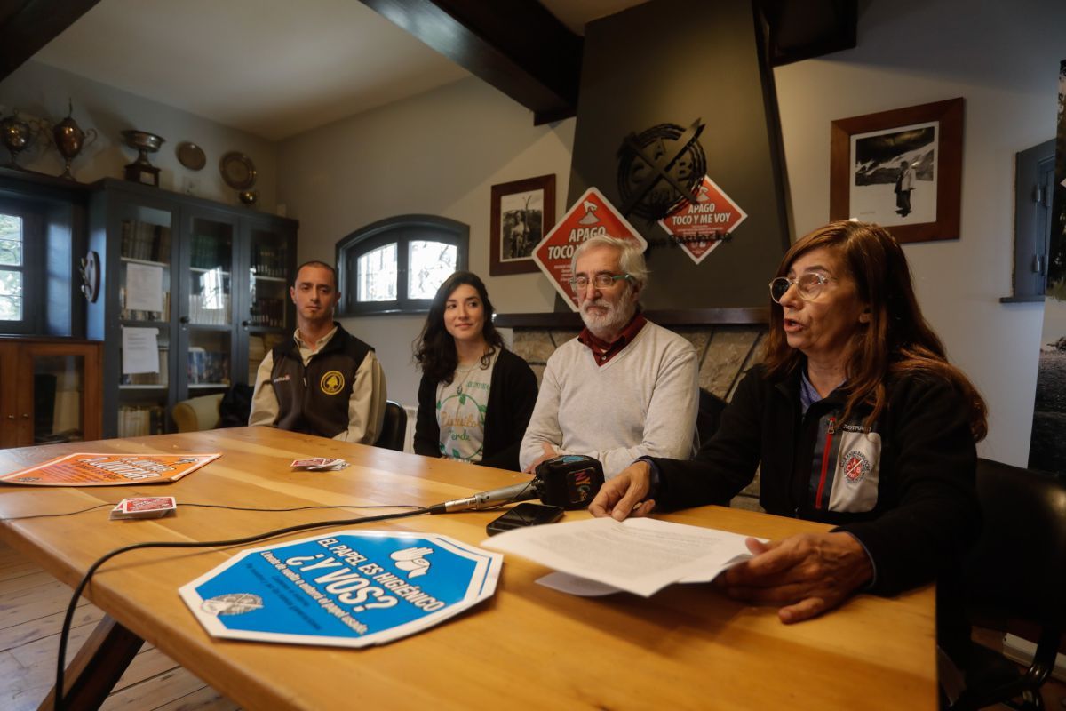 Club Andino Bariloche lanzó la campaña "Montañas Limpias y Verdes" para la conservación del entorno natural