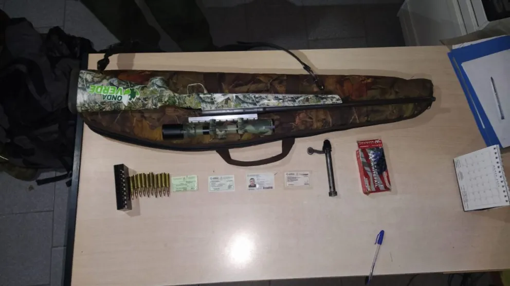 En operativo conjunto incautan carne de ciervo, 14 truchas y armas de fuego