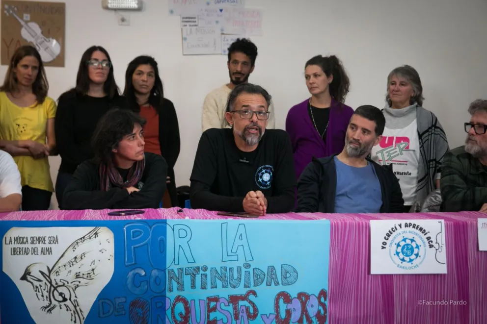 Instrumentos bajo llave y voces silenciadas es el presente de coros y orquestas de Bariloche