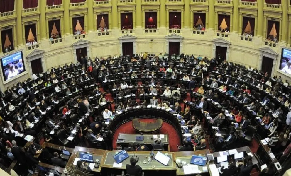 Avanza la Ley Bases tras negociaciones con la oposición