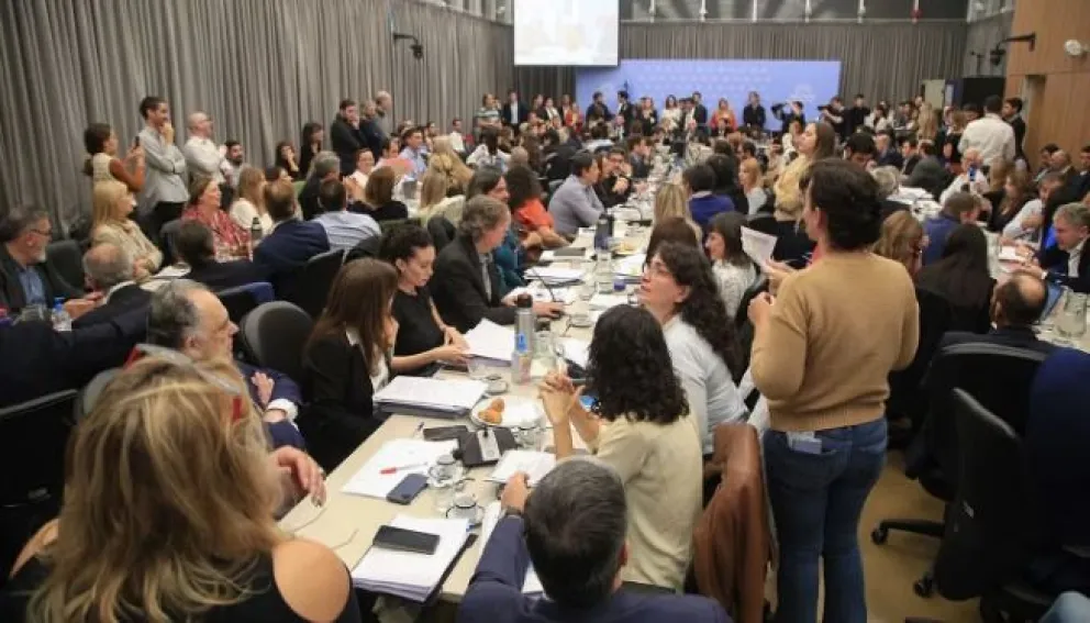 El oficialismo avanza con la polémica Ley Bases: conoce más