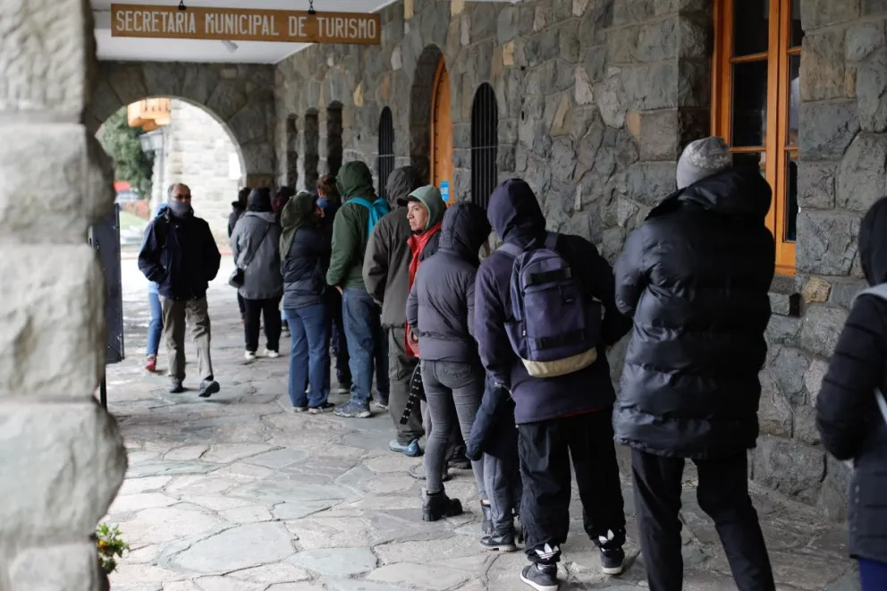 Vecinos reclamaron en las oficinas de la SUBE sobre el descuento a residentes en el pasaje del colectivo