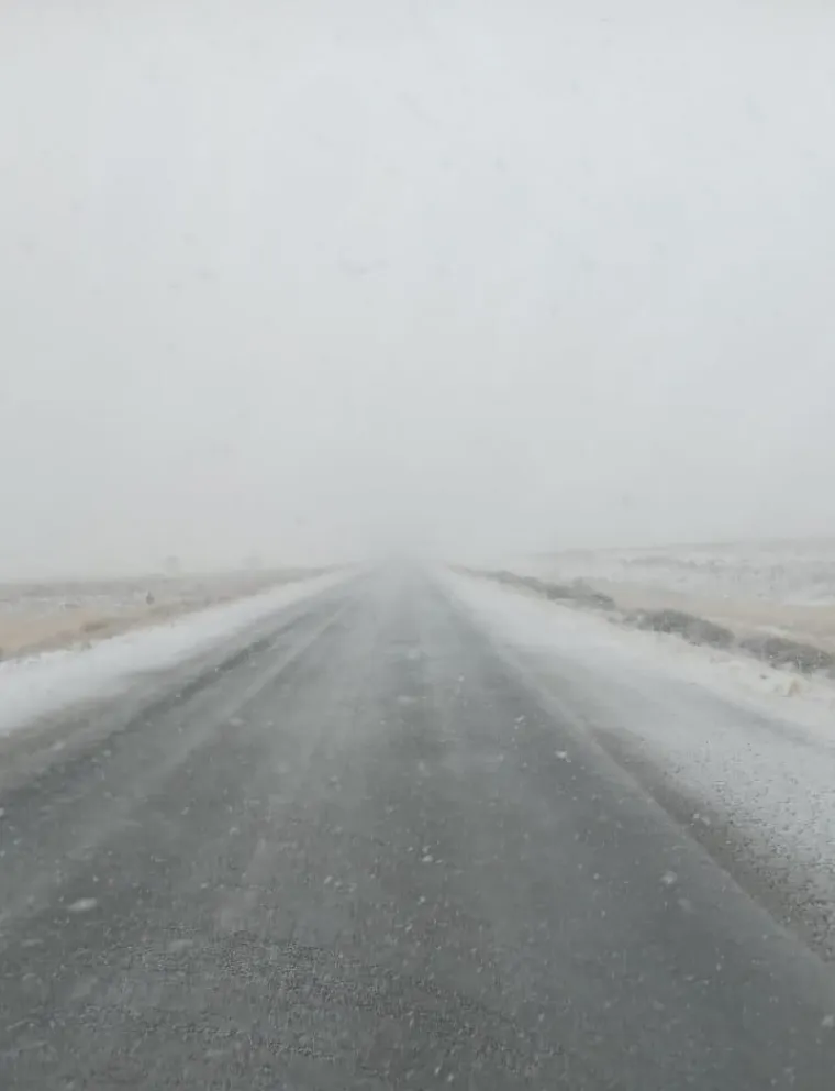 Las nevadas también llegaron a la ruta 23 entre Dina Huapi y Pilcaniyeu