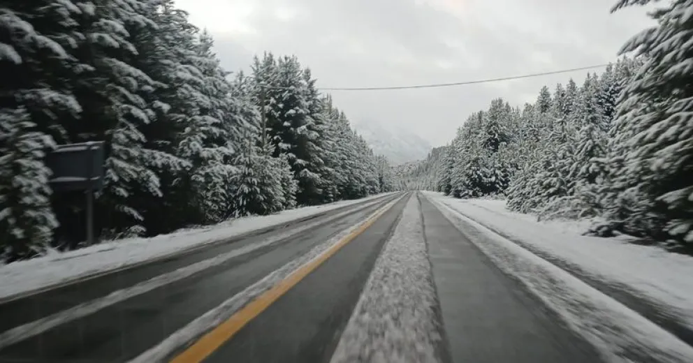 Piden transitar con extrema precaución por presencia de nieve y hielo en zonas altas