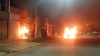 Rosario: prendieron fuego 13 autos y dejaron amenazas contra Bullrich y Pullaro