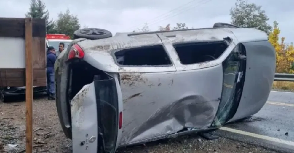 Dos personas heridas por vuelco en Ruta 40