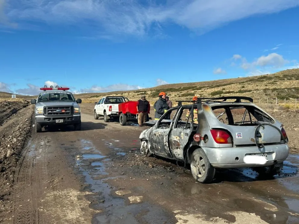Conductor herido tras incendiarse el auto sobre Ruta 23