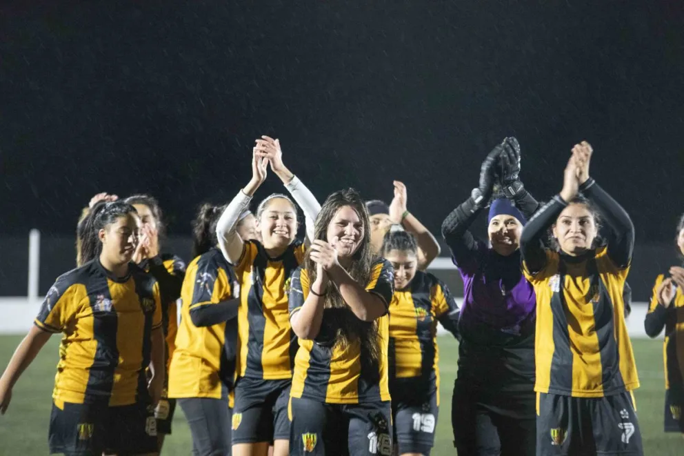 Las chicas de A.De.Ful. jugaron la última en cancha grande