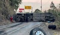 Tragedia en México: volcó un micro y murieron 14 pasajeros