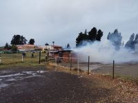 Fuego en el predio de un equipo de fútbol barilochense alarmó a los vecinos del barrio