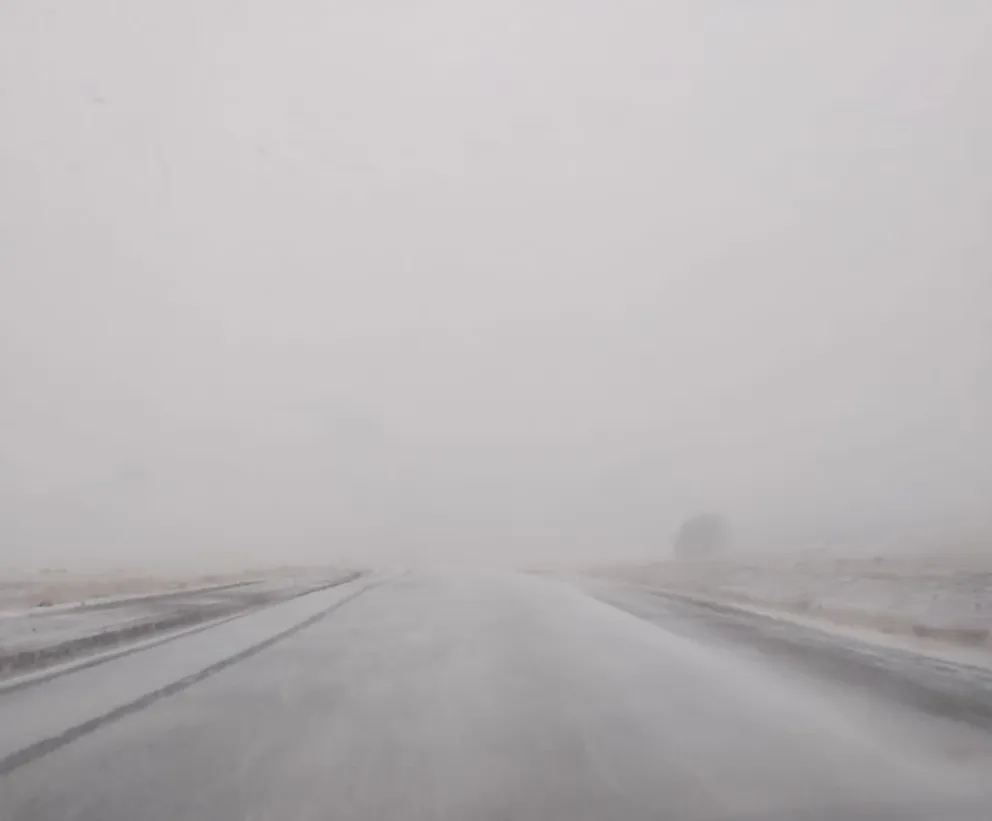 Nieva cerca de Pilcaniyeu y piden extrema precaución en Ruta 23