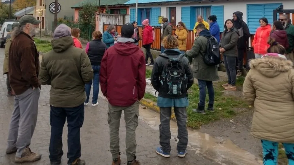 Fueron a cerrar una sede del Correo Argentino y los vecinos no dejaron pasar a nadie 