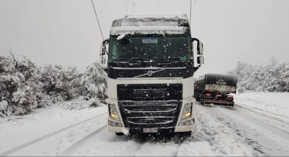 Un hombre se “coló” en el acoplado de un camión y viajó así por varios kilómetros de Ruta 40