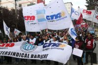 Sindicatos de Bariloche marcharon contra la aprobación de la Ley Bases