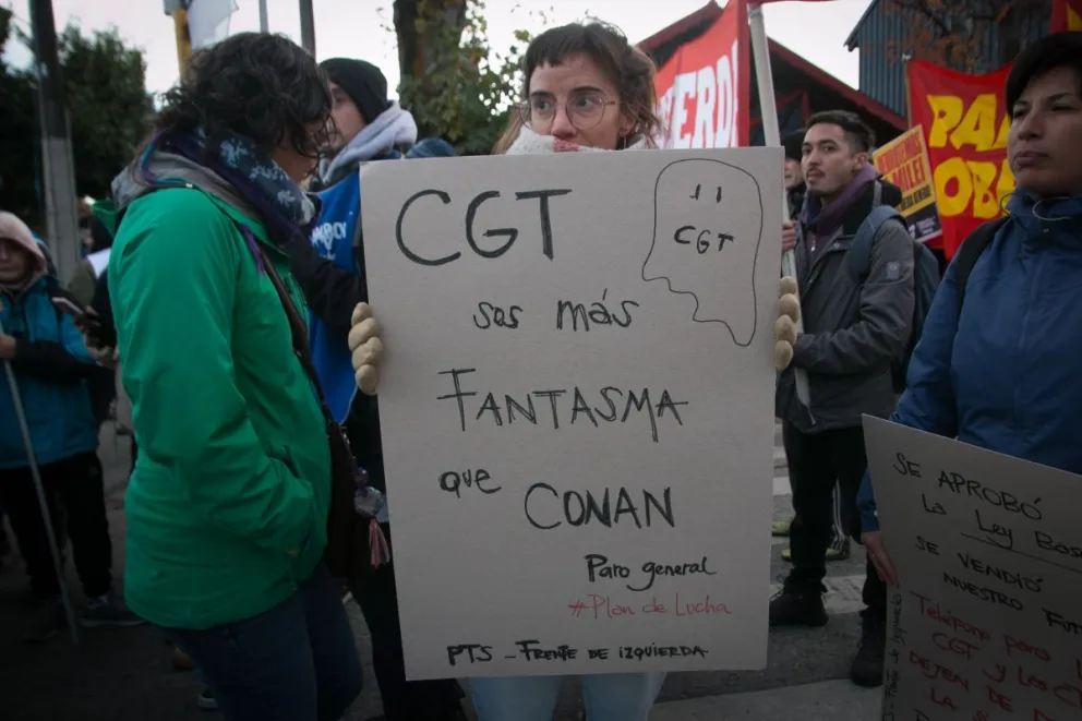 Reclamos entre diversas partes de la marcha por el Día del Trabajador