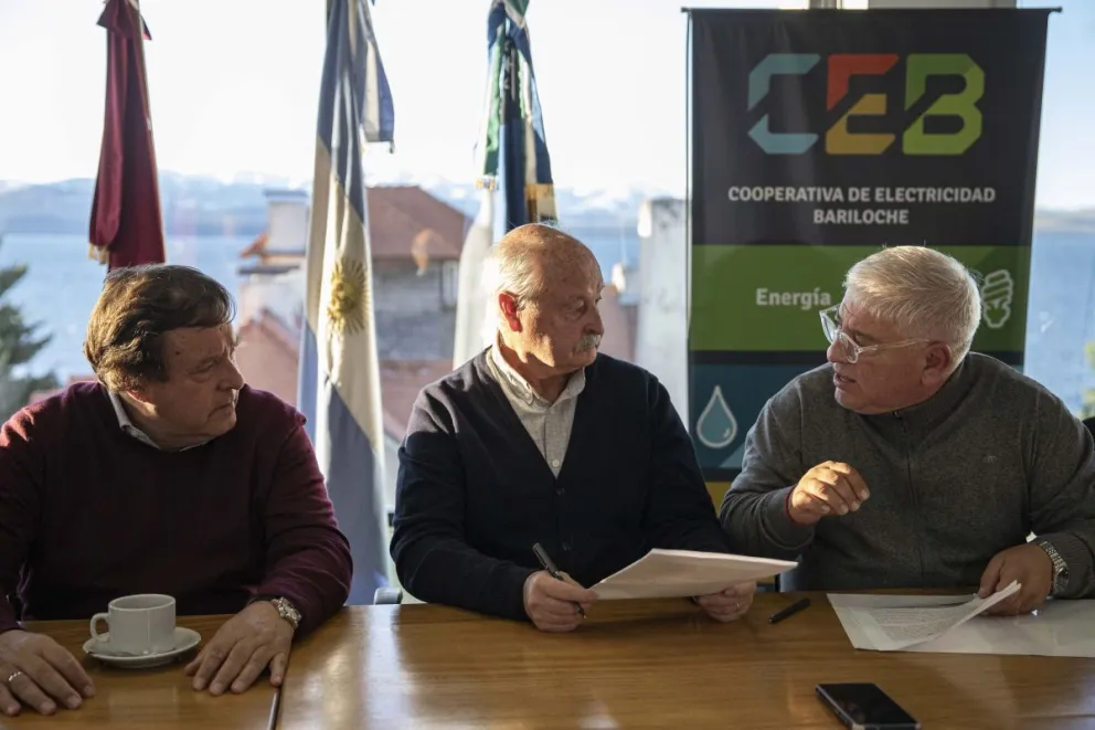 Con la firma de Weretilneck, Canal 10 de Río Negro se suma a la programación de AVC