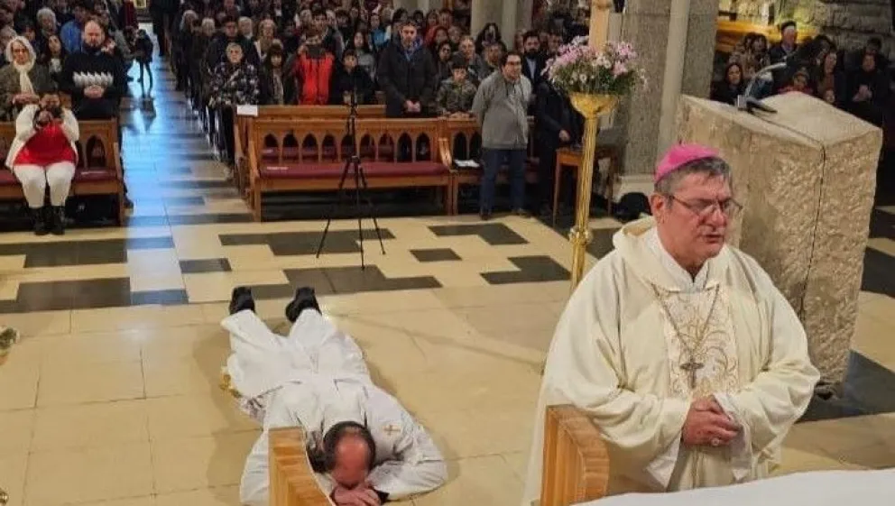 Monseñor Ares ordenó un nuevo sacerdote en Bariloche