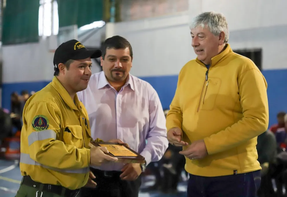 Con autoridades provinciales y locales, se realizó el homenaje a los combatientes de incendios forestales 