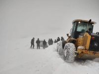 Debieron rescatar a ocupantes de dos camionetas atascadas en la nieve