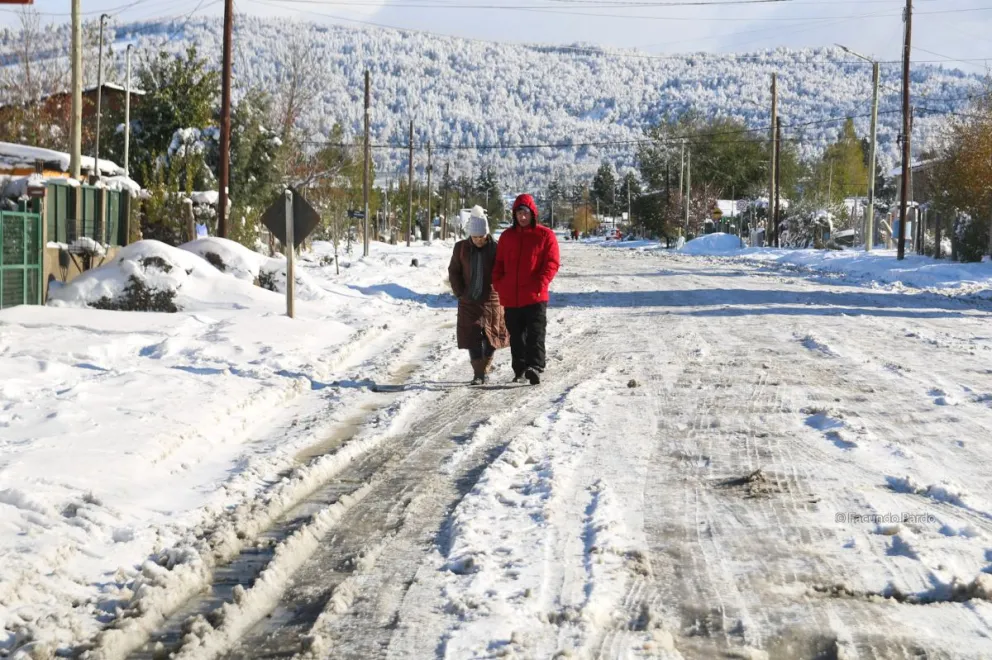 Postales de un domingo otoñal tapados de nieve en Bariloche