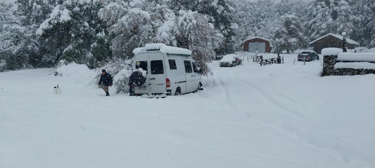 Múltiples rescates de turistas varados por la nieve en el Parque Nahuel Huapi