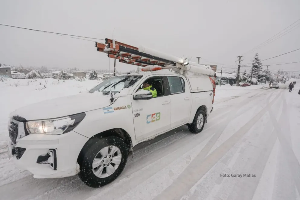 Las nevadas generan cortes en el servicio de energía en distintos sectores de la ciudad
