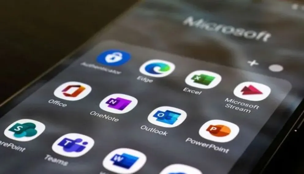 Microsoft trabaja en un gigantesco modelo de IA para enfrentar a Google y OpenAI