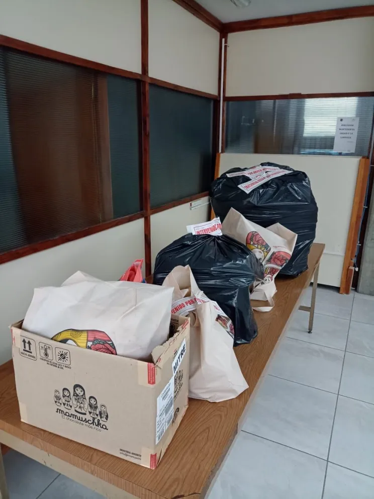 La Policía secuestró gran cantidad de cajas de chocolates en un allanamiento
