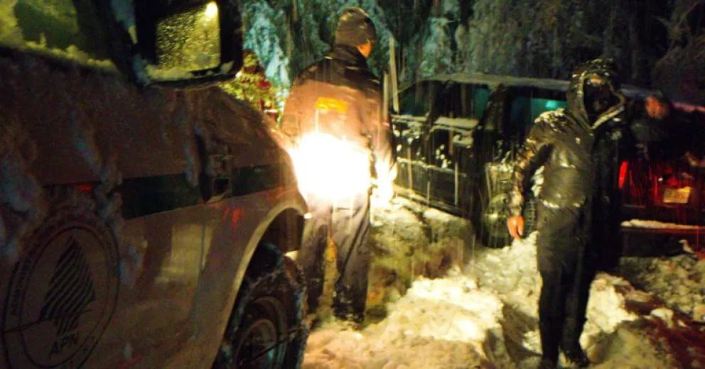 Por la intensa nevada tuvieron que rescatar a turistas varados y pobladores