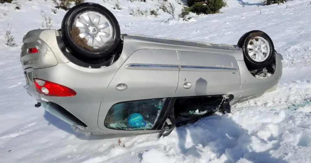 Perdió el control de su auto y quedó con las cuatro ruedas para arriba en Circunvalación