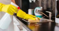 El truco viral y definitivo para limpiar casi cualquier cosa en la cocina