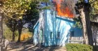El fuego destruyó casi por completo al destacamento policial de Cuesta del Ternero