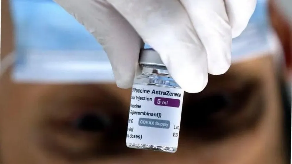 Una mujer de Córdoba demandó a AstraZeneca y al Estado argentino por más de $100 millones