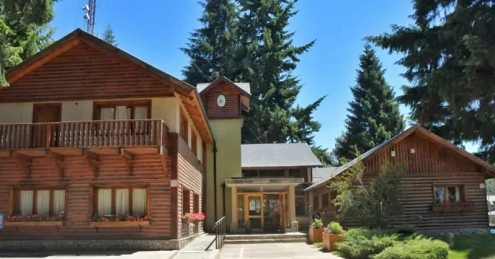 El gobierno municipal propone cobrar una tasa por cargar combustible