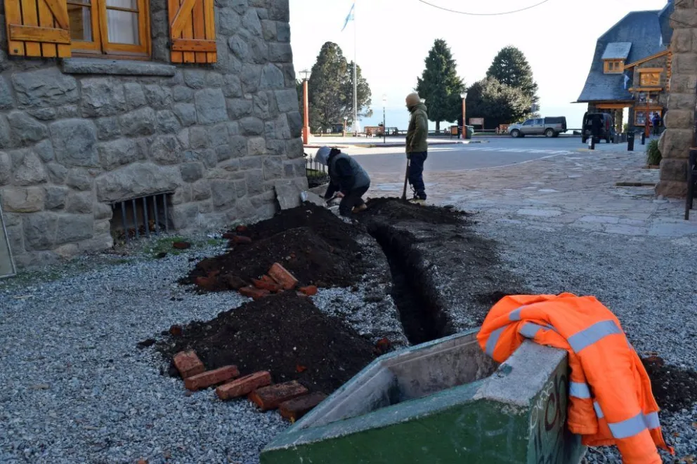 Avanza la instalación de nueva luminaria y soterramiento de cables en el Centro Cívico