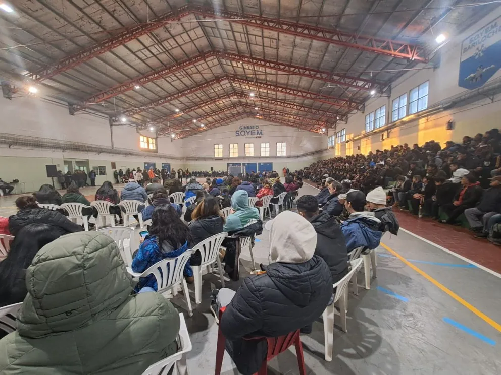 Municipales movilizan hasta el Cívico por conflicto salarial